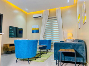 Luxurious and Spacious One Bedroom Apartment - Ivie's Apartment